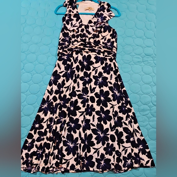 Evan Picone Dresses & Skirts - Evan Picone Navy Blue & White‎ Sleeveless Floral A-Line Dress Nordstrom Size 10